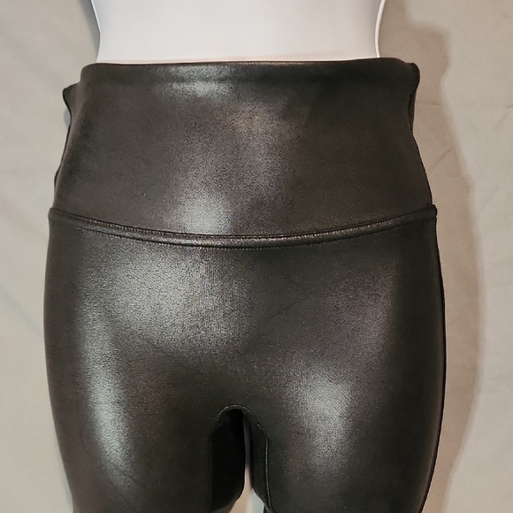 SPANX Pants - SPANX NWOT Classic Black Leggings In Small